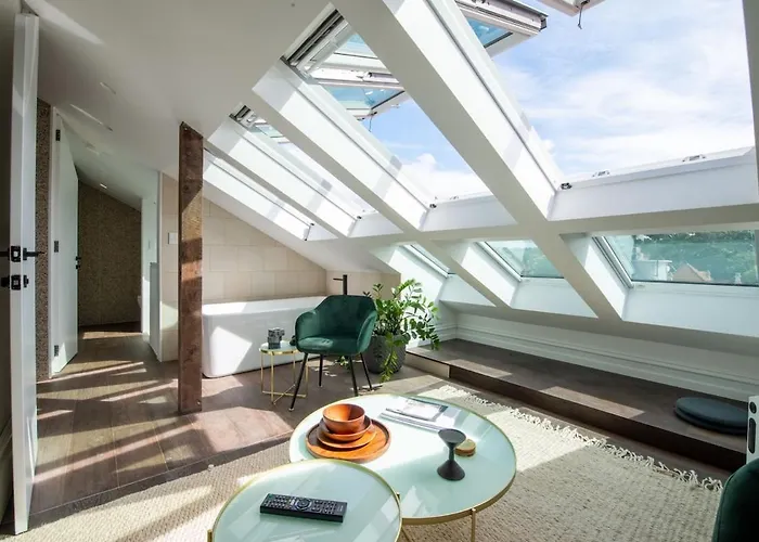 K U R R A B A P O I N T Apt Harbourside Luxury
