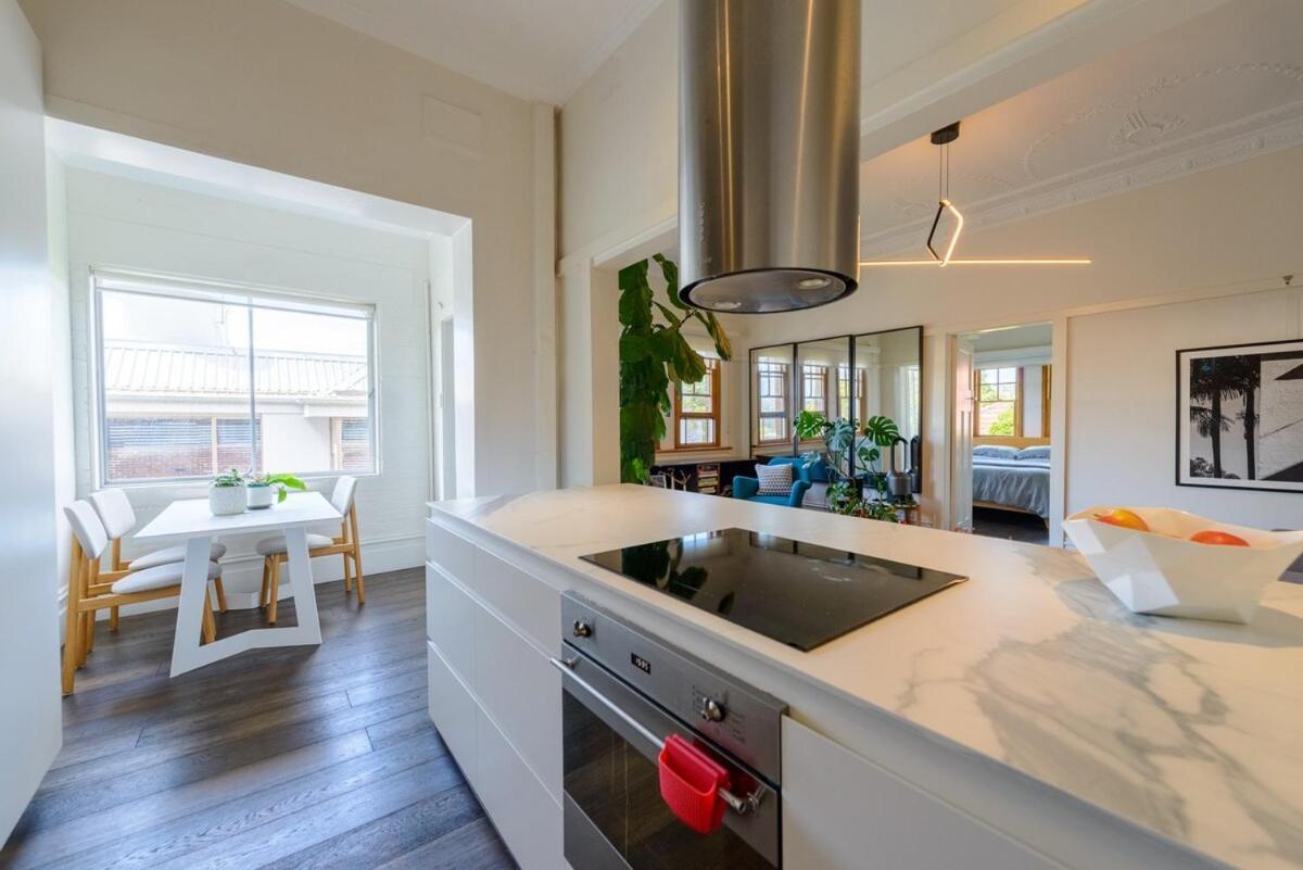 Apartment K U R R A B A P O I N T Harbourside Luxury *