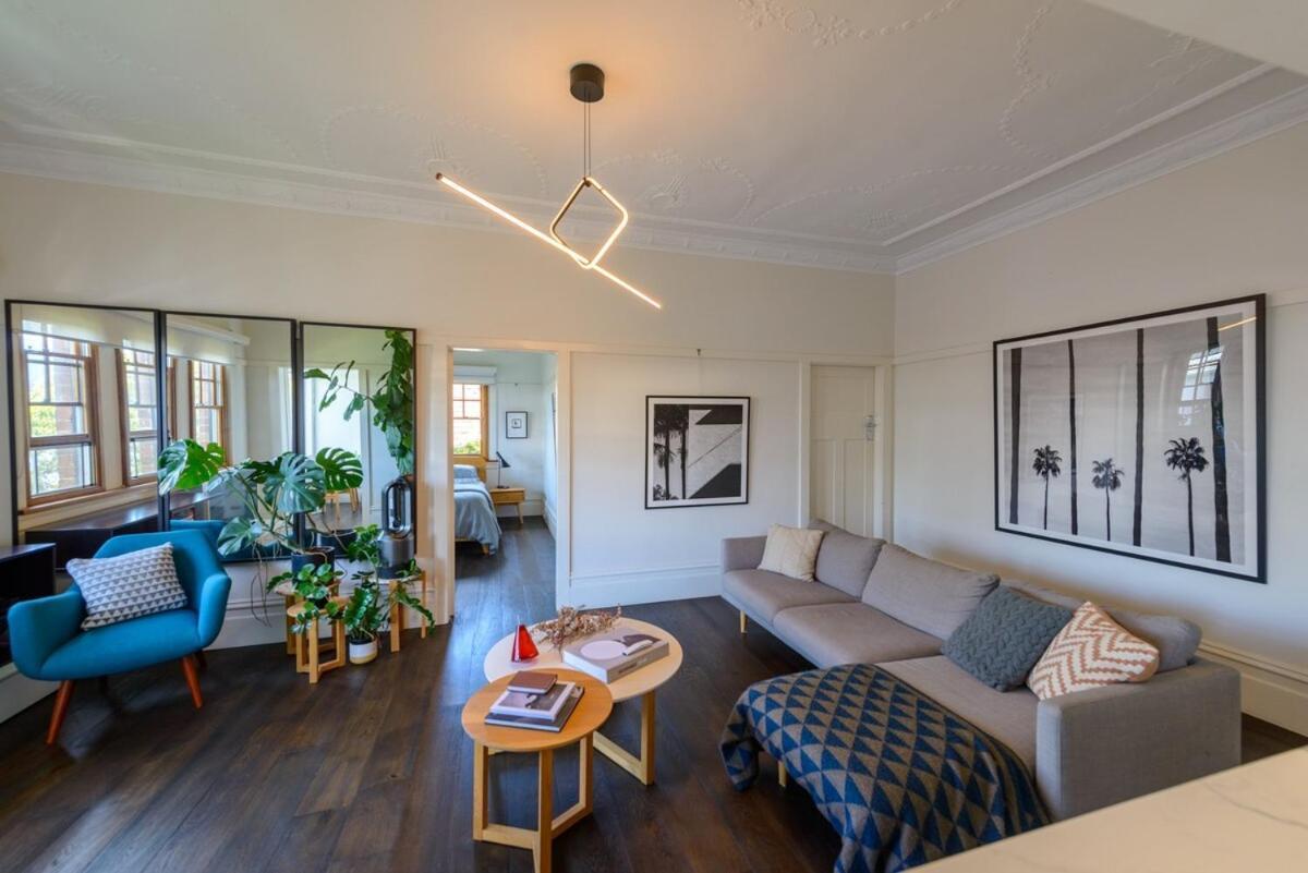 K U R R A B A P O I N T Harbourside Luxury Apartment
