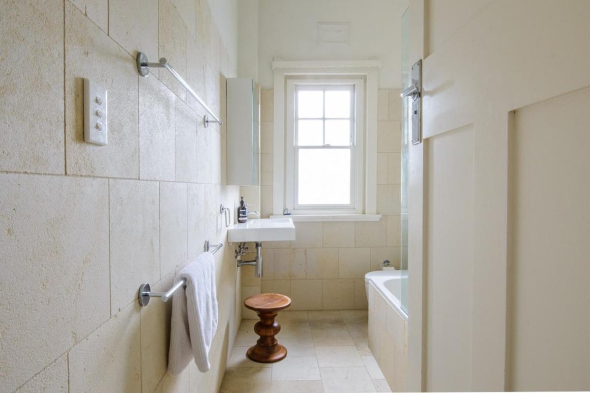 K U R R A B A P O I N T Harbourside Luxury Apartment *