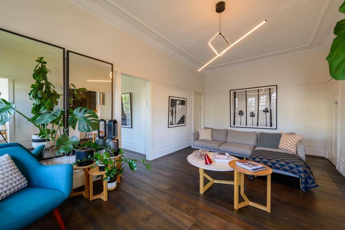 Apartment K U R R A B A P O I N T Harbourside Luxury