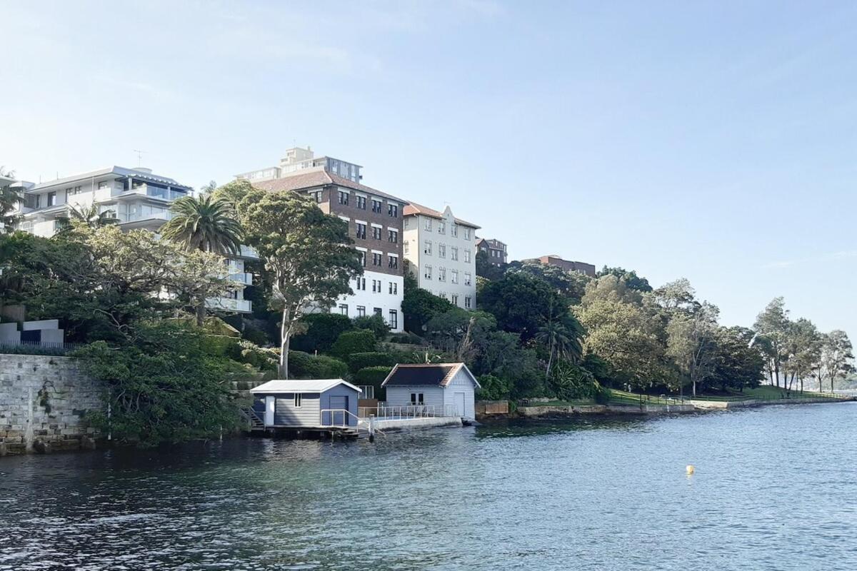 K U R R A B A P O I N T Harbourside Luxury Apartment *
